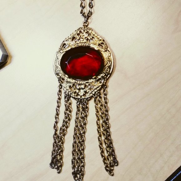 Jewelry - Beautiful Vintage Garnet Color Jeweled Necklace